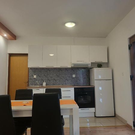 ביוגראד נה מורו Apartments Lola מראה חיצוני תמונה