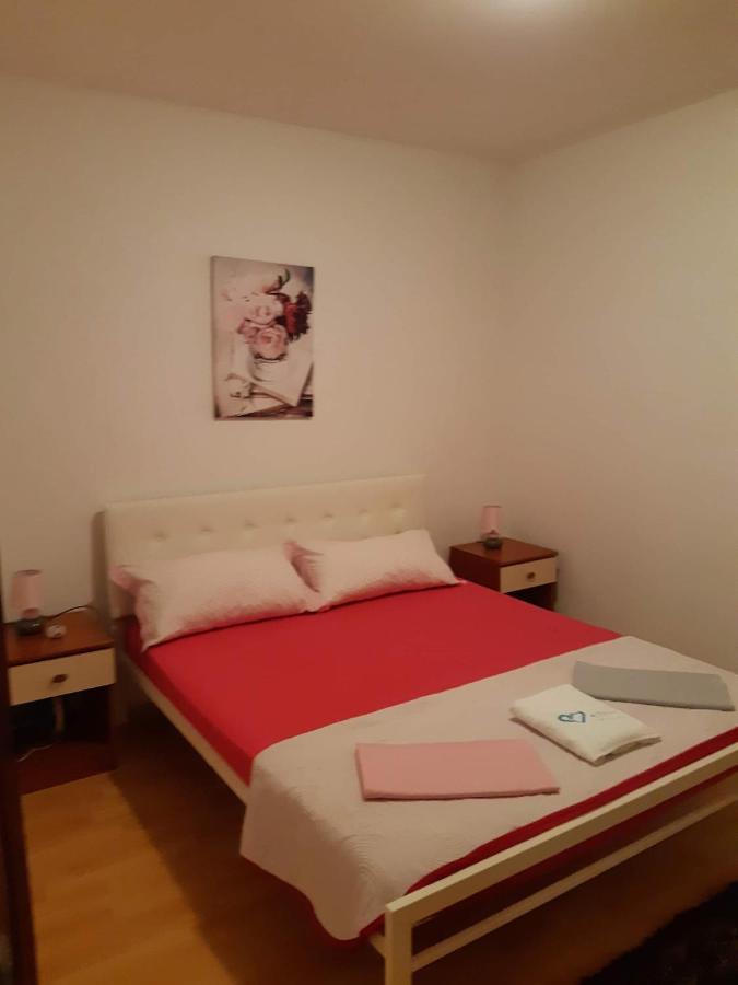 ביוגראד נה מורו Apartments Lola מראה חיצוני תמונה