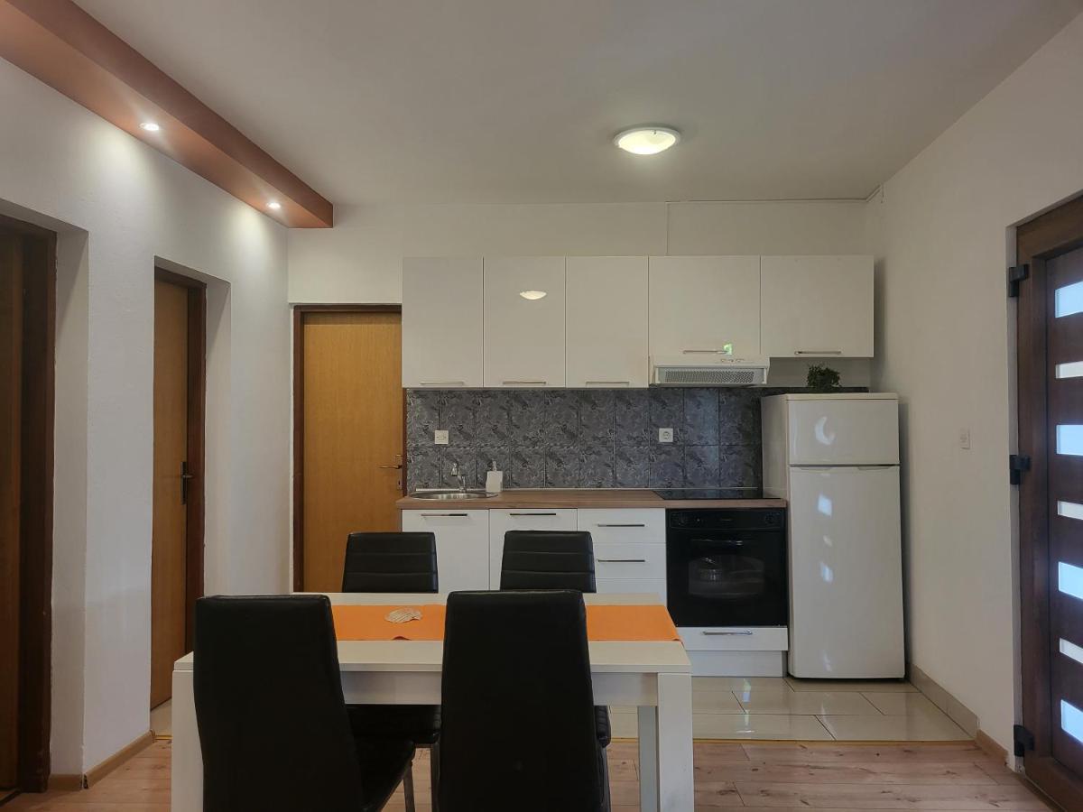 ביוגראד נה מורו Apartments Lola מראה חיצוני תמונה