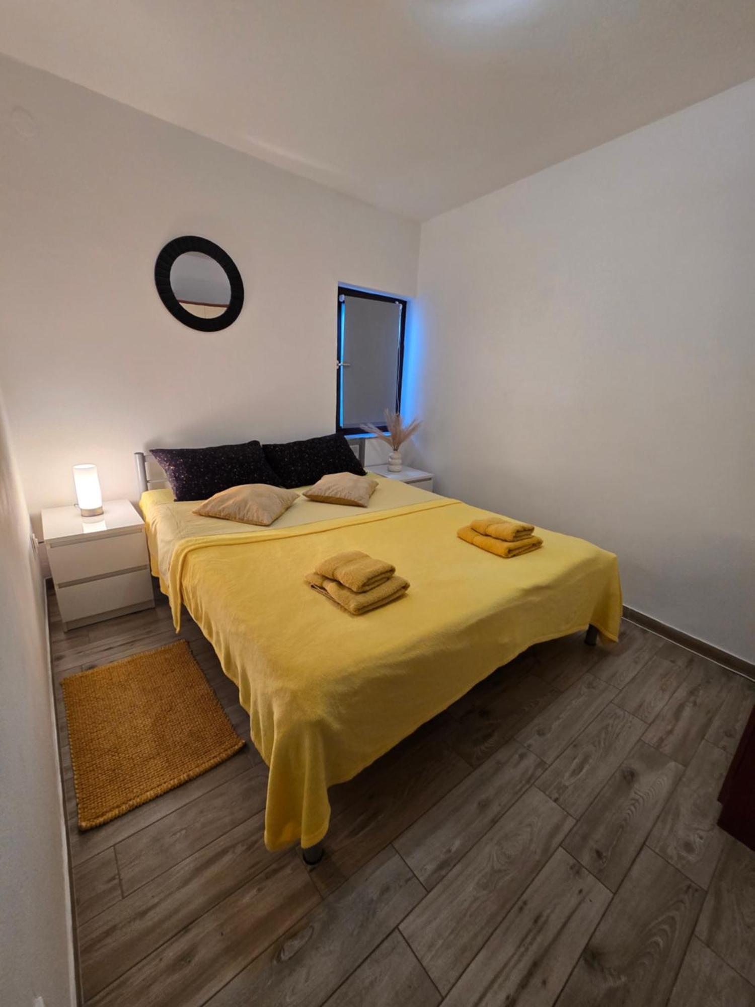 ביוגראד נה מורו Apartments Lola מראה חיצוני תמונה