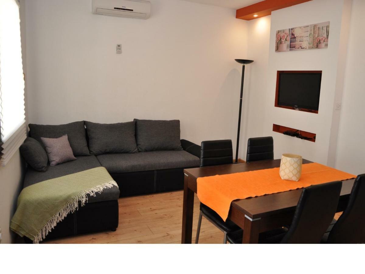 ביוגראד נה מורו Apartments Lola מראה חיצוני תמונה