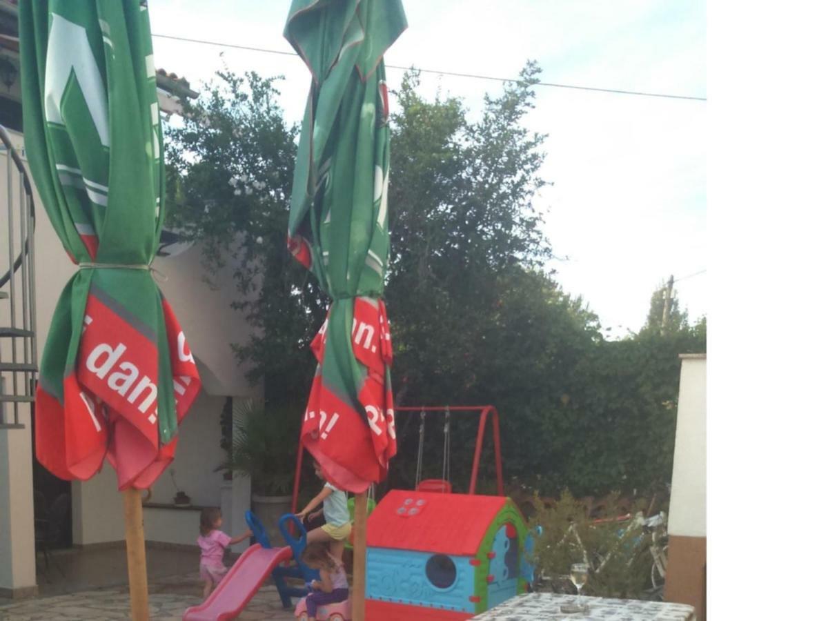ביוגראד נה מורו Apartments Lola מראה חיצוני תמונה