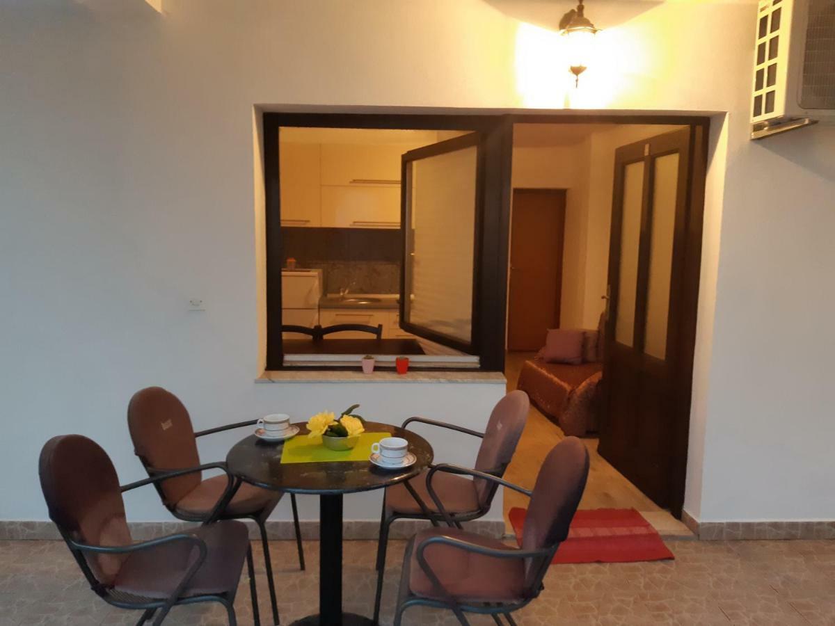 ביוגראד נה מורו Apartments Lola מראה חיצוני תמונה
