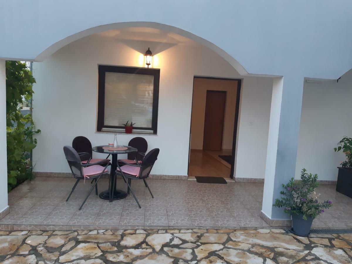 ביוגראד נה מורו Apartments Lola מראה חיצוני תמונה