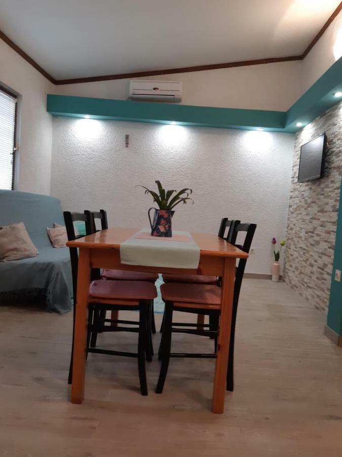 ביוגראד נה מורו Apartments Lola מראה חיצוני תמונה